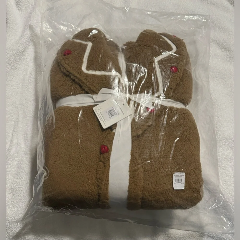 #610 - Pottery Barn Unisex Gingerbread Cozy Plush Teddy Bear Holiday Robe - Picture 4 of 15